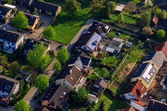 Vue d'oiseau de Stutenpferchstr à le quartier Stupferich in Karlsruhe dans le département Bade-Wurtemberg, Allemagne