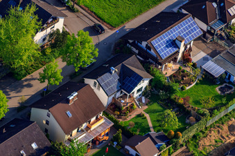 Enregistrement par drone de Stutenpferchstr à le quartier Stupferich in Karlsruhe dans le département Bade-Wurtemberg, Allemagne