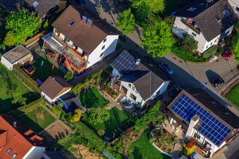 Vue oblique de Stutenpferchstr à le quartier Stupferich in Karlsruhe dans le département Bade-Wurtemberg, Allemagne
