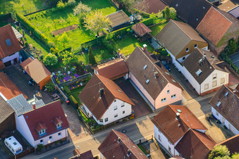 Vue aérienne de Thomashofstr à le quartier Stupferich in Karlsruhe dans le département Bade-Wurtemberg, Allemagne