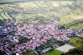 Vue aérienne de Du sud-est à le quartier Büchelberg in Wörth am Rhein dans le département Rhénanie-Palatinat, Allemagne