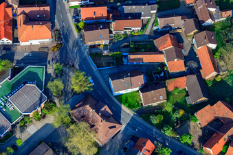 Kleinsteinbacher Straße à le quartier Stupferich in Karlsruhe dans le département Bade-Wurtemberg, Allemagne vue du ciel
