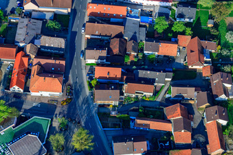 Enregistrement par drone de Kleinsteinbacher Straße à le quartier Stupferich in Karlsruhe dans le département Bade-Wurtemberg, Allemagne