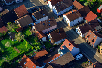Thomashofstr à le quartier Stupferich in Karlsruhe dans le département Bade-Wurtemberg, Allemagne d'un drone