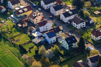 Vue oblique de Rue Gerbera à le quartier Stupferich in Karlsruhe dans le département Bade-Wurtemberg, Allemagne
