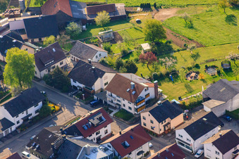 Vue oblique de Enzianstr à le quartier Stupferich in Karlsruhe dans le département Bade-Wurtemberg, Allemagne