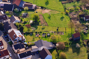 Enzianstr à le quartier Stupferich in Karlsruhe dans le département Bade-Wurtemberg, Allemagne hors des airs