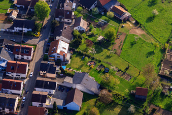 Enzianstr à le quartier Stupferich in Karlsruhe dans le département Bade-Wurtemberg, Allemagne depuis l'avion