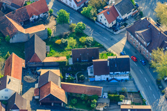 Kleinsteinbacher Straße à le quartier Stupferich in Karlsruhe dans le département Bade-Wurtemberg, Allemagne d'en haut