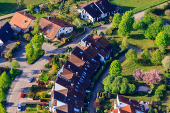 Trollingerstr à le quartier Stupferich in Karlsruhe dans le département Bade-Wurtemberg, Allemagne depuis l'avion