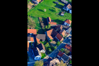 Kleinsteinbacher Straße à le quartier Stupferich in Karlsruhe dans le département Bade-Wurtemberg, Allemagne hors des airs