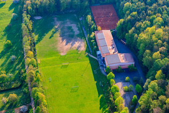 Vue aérienne de Association sportive de Karlsruhe-Stupferich à le quartier Stupferich in Karlsruhe dans le département Bade-Wurtemberg, Allemagne