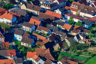 Vue aérienne de Pharmacie Bergles à le quartier Stupferich in Karlsruhe dans le département Bade-Wurtemberg, Allemagne