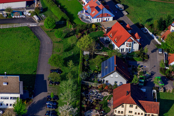 Vue d'oiseau de Rue Gerbera à le quartier Stupferich in Karlsruhe dans le département Bade-Wurtemberg, Allemagne