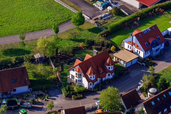 Rue Gerbera à le quartier Stupferich in Karlsruhe dans le département Bade-Wurtemberg, Allemagne d'un drone