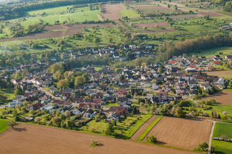 Vue aérienne de Du nord à le quartier Kleinsteinbach in Pfinztal dans le département Bade-Wurtemberg, Allemagne
