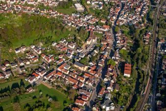 Vue aérienne de Bühlstraße St. Pie X à le quartier Söllingen in Pfinztal dans le département Bade-Wurtemberg, Allemagne