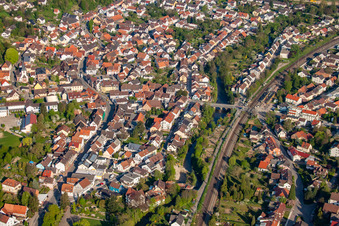 Vue aérienne de Pont Pfinz à le quartier Söllingen in Pfinztal dans le département Bade-Wurtemberg, Allemagne