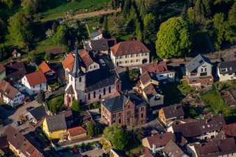 Vue aérienne de Rue Kirchhof à le quartier Söllingen in Pfinztal dans le département Bade-Wurtemberg, Allemagne