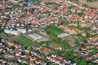 Vue aérienne de Rheinhalle, Tullahalle à le quartier Maximiliansau in Wörth am Rhein dans le département Rhénanie-Palatinat, Allemagne