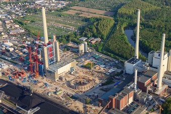 Vue aérienne de Nouvelle centrale à charbon d'EnBW sur le Rhin à le quartier Daxlanden in Karlsruhe dans le département Bade-Wurtemberg, Allemagne
