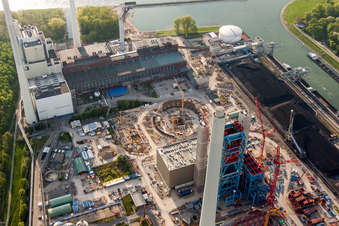 Photographie aérienne de Chantier de construction de la nouvelle centrale électrique et des tours d'échappement de la centrale de cogénération EnBW Energie Baden-Württemberg AG, centrale à vapeur de Rheinhafen Karlsruhe à le quartier Daxlanden in Karlsruhe dans le département Bade-Wurtemberg, Allemagne