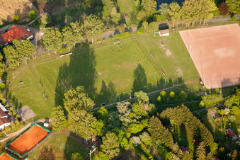 Vue aérienne de Installations sportives à le quartier Daxlanden in Karlsruhe dans le département Bade-Wurtemberg, Allemagne