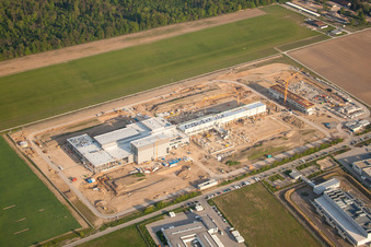 Vue aérienne de Nouvelle construction d'EDEDKA Südwestfleisch sur l'aérodrome de vol à voile à le quartier Silberstreifen in Rheinstetten dans le département Bade-Wurtemberg, Allemagne