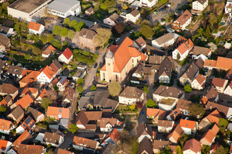 Vue aérienne de Saint Denys à le quartier Ettlingenweier in Ettlingen dans le département Bade-Wurtemberg, Allemagne