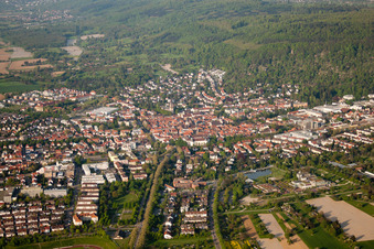 Vue aérienne de Du sud à Ettlingen dans le département Bade-Wurtemberg, Allemagne