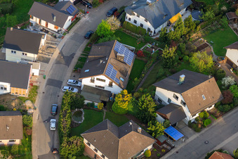 Schauinslandstraße à le quartier Völkersbach in Malsch dans le département Bade-Wurtemberg, Allemagne vue du ciel
