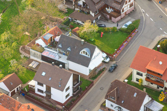 Enregistrement par drone de Brunnenstraße Boucher Bernd Glasstetter à le quartier Völkersbach in Malsch dans le département Bade-Wurtemberg, Allemagne