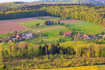 Vue aérienne de Fermes de réinstallation à le quartier Völkersbach in Malsch dans le département Bade-Wurtemberg, Allemagne
