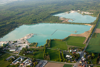 Vue aérienne de Gravier Jordansee à le quartier Neumalsch in Malsch dans le département Bade-Wurtemberg, Allemagne