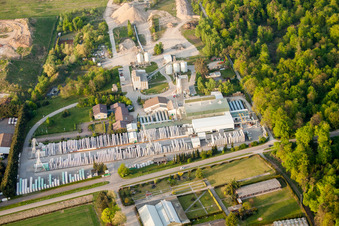 Vue aérienne de Centrale à béton et matériaux de construction de Heidelberger Kalksandstein GmbH - Usine Durmersheim à Durmersheim dans le département Bade-Wurtemberg, Allemagne