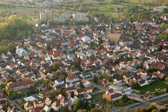 Vue aérienne de Friedrichstraße à Durmersheim dans le département Bade-Wurtemberg, Allemagne