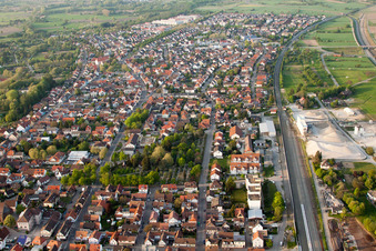 Vue aérienne de Et Bahnhofstr à Durmersheim dans le département Bade-Wurtemberg, Allemagne
