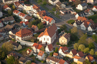 Vue aérienne de Église de pèlerinage Maria Bickesheim à Durmersheim dans le département Bade-Wurtemberg, Allemagne