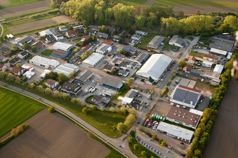 Vue aérienne de Zone commerciale de Zeppelinstr à le quartier Würmersheim in Durmersheim dans le département Bade-Wurtemberg, Allemagne