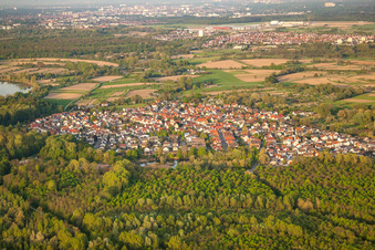 Vue aérienne de Du sud-ouest à le quartier Neuburgweier in Rheinstetten dans le département Bade-Wurtemberg, Allemagne
