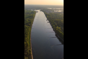 Vue aérienne de Rhin vers S à Au am Rhein dans le département Bade-Wurtemberg, Allemagne