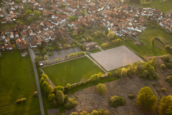Photographie aérienne de Terrains de football à le quartier Büchelberg in Wörth am Rhein dans le département Rhénanie-Palatinat, Allemagne