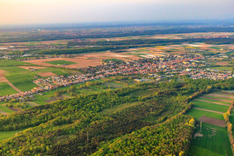 Vue de la ville depuis le sud-ouest à Kandel dans le département Rhénanie-Palatinat, Allemagne hors des airs