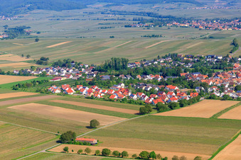 Vue aérienne de Vue du village depuis le sud-est à le quartier Mörzheim in Landau in der Pfalz dans le département Rhénanie-Palatinat, Allemagne