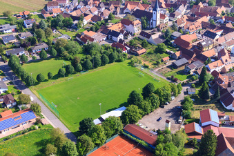 Vue aérienne de Terrain de football Mörzheim à le quartier Mörzheim in Landau in der Pfalz dans le département Rhénanie-Palatinat, Allemagne