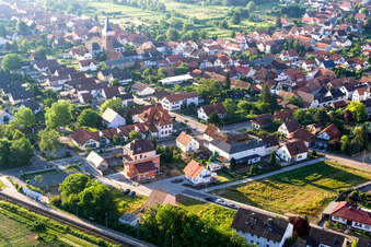 Vue aérienne de Centre depuis le nord-ouest à le quartier Schaidt in Wörth am Rhein dans le département Rhénanie-Palatinat, Allemagne