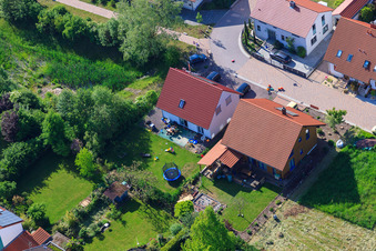 Dans le champ de pois à le quartier Mörzheim in Landau in der Pfalz dans le département Rhénanie-Palatinat, Allemagne depuis l'avion