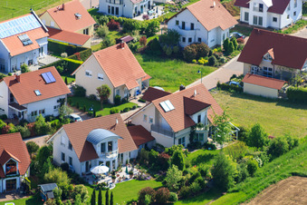 Dans le champ de pois à le quartier Mörzheim in Landau in der Pfalz dans le département Rhénanie-Palatinat, Allemagne depuis l'avion