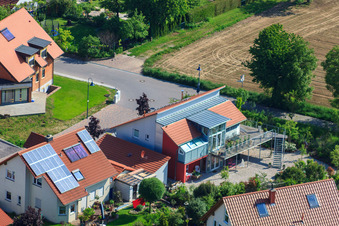 Dans la phrase à le quartier Mörzheim in Landau in der Pfalz dans le département Rhénanie-Palatinat, Allemagne vue du ciel