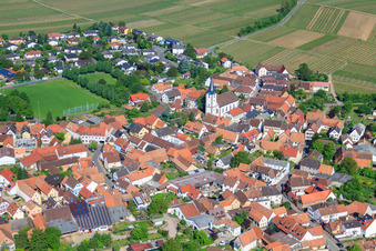 Photographie aérienne de Vue du village depuis l'est à le quartier Mörzheim in Landau in der Pfalz dans le département Rhénanie-Palatinat, Allemagne